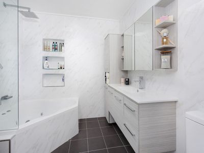 2 Culgoa Crescent, Koonawarra
