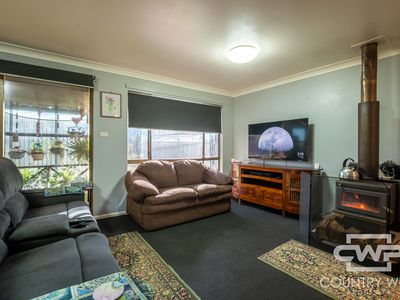 6 Coakes Street, Guyra