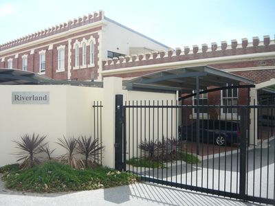 4 / 3 Thirlmere Road, Mount Lawley