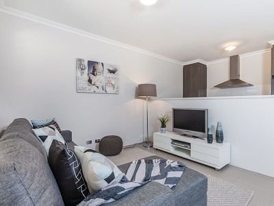 8/12 Willespie Drive, Pearsall