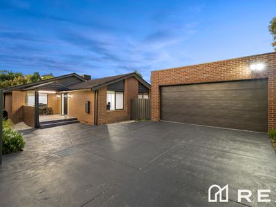 1 / 3 Sydney Parkinson Avenue, Endeavour Hills