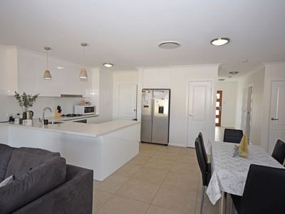 42B Keswick Parkway, Dubbo