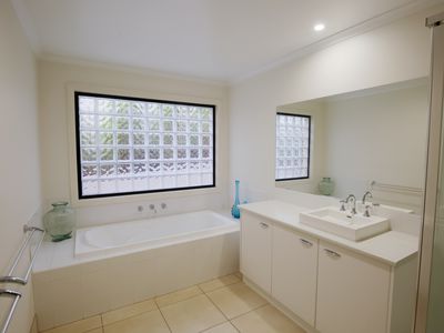 6 Knox Court, Kennington