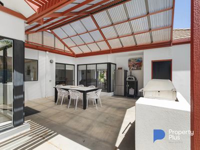 6 Peppertree Grove, Strathdale