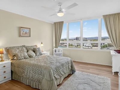 4E / 2 RIVERVIEW PARADE, Surfers Paradise