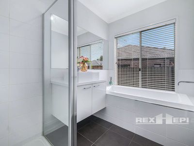 8 Camolina Way, Clyde North