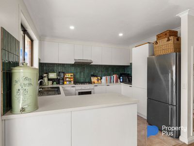 2 / 6 Nandina Court, Strathdale
