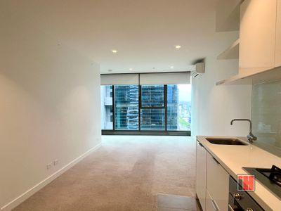 2702 / 285 La Trobe Street, Melbourne