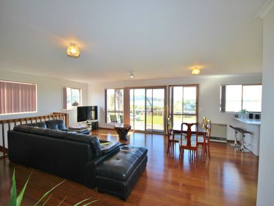 44 Lakeside Drive, Eden