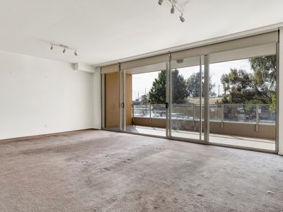 10 / 2 Saltriver Place, Footscray