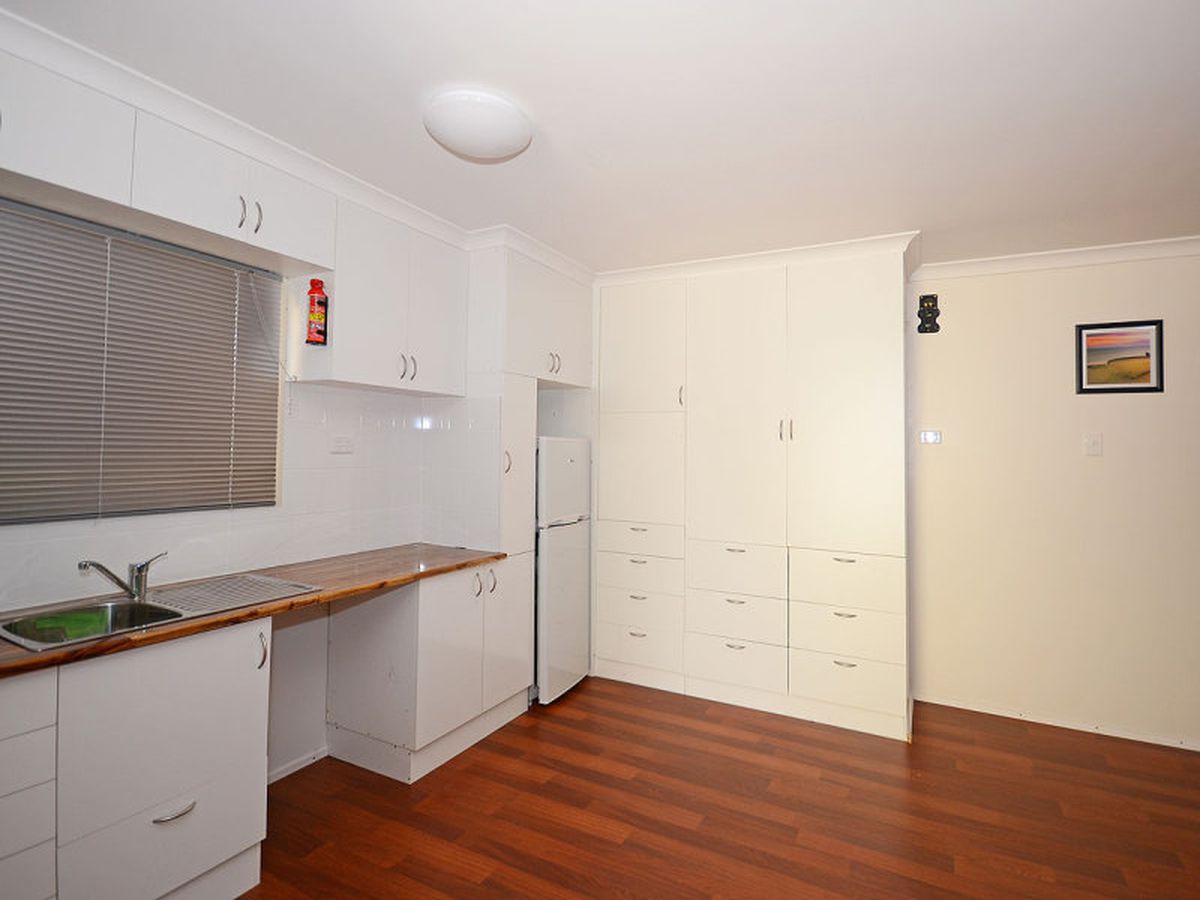 2 CHARLEVILLE STREET, Point Vernon