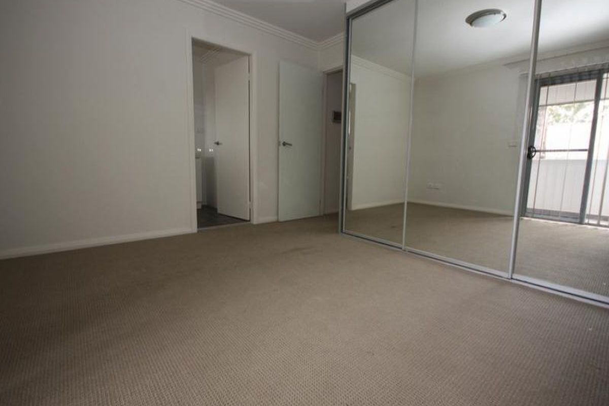 A20 / 100 Kenyons, Merrylands