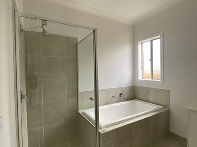 1 Shanti Circuit, Werribee