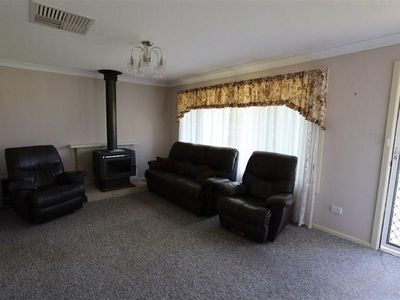 2 Rae Street, Forbes