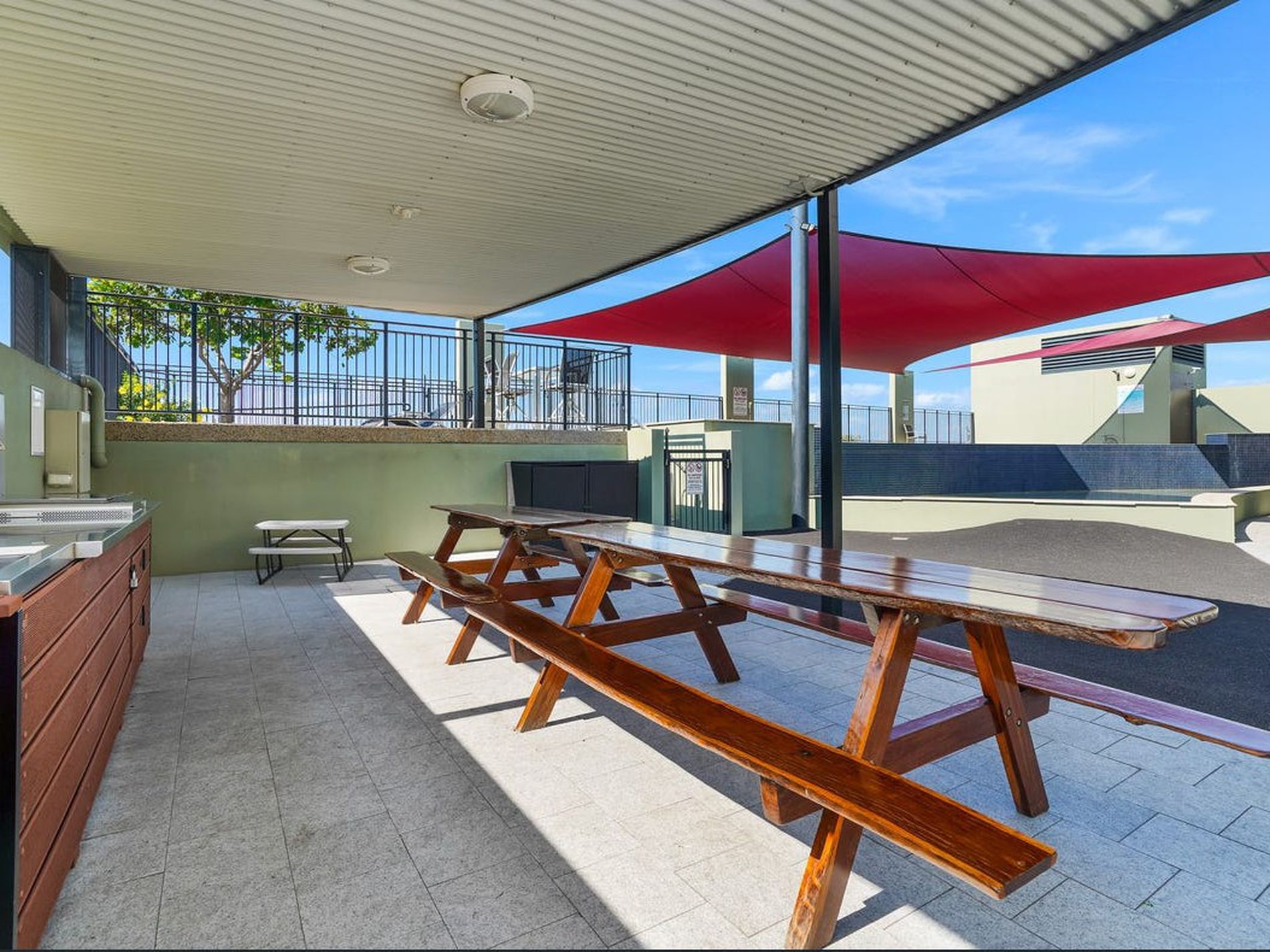 305 / 12 salonika, Parap