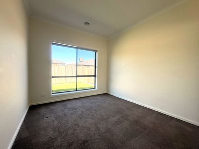 7 Razorbill Terrace, Werribee