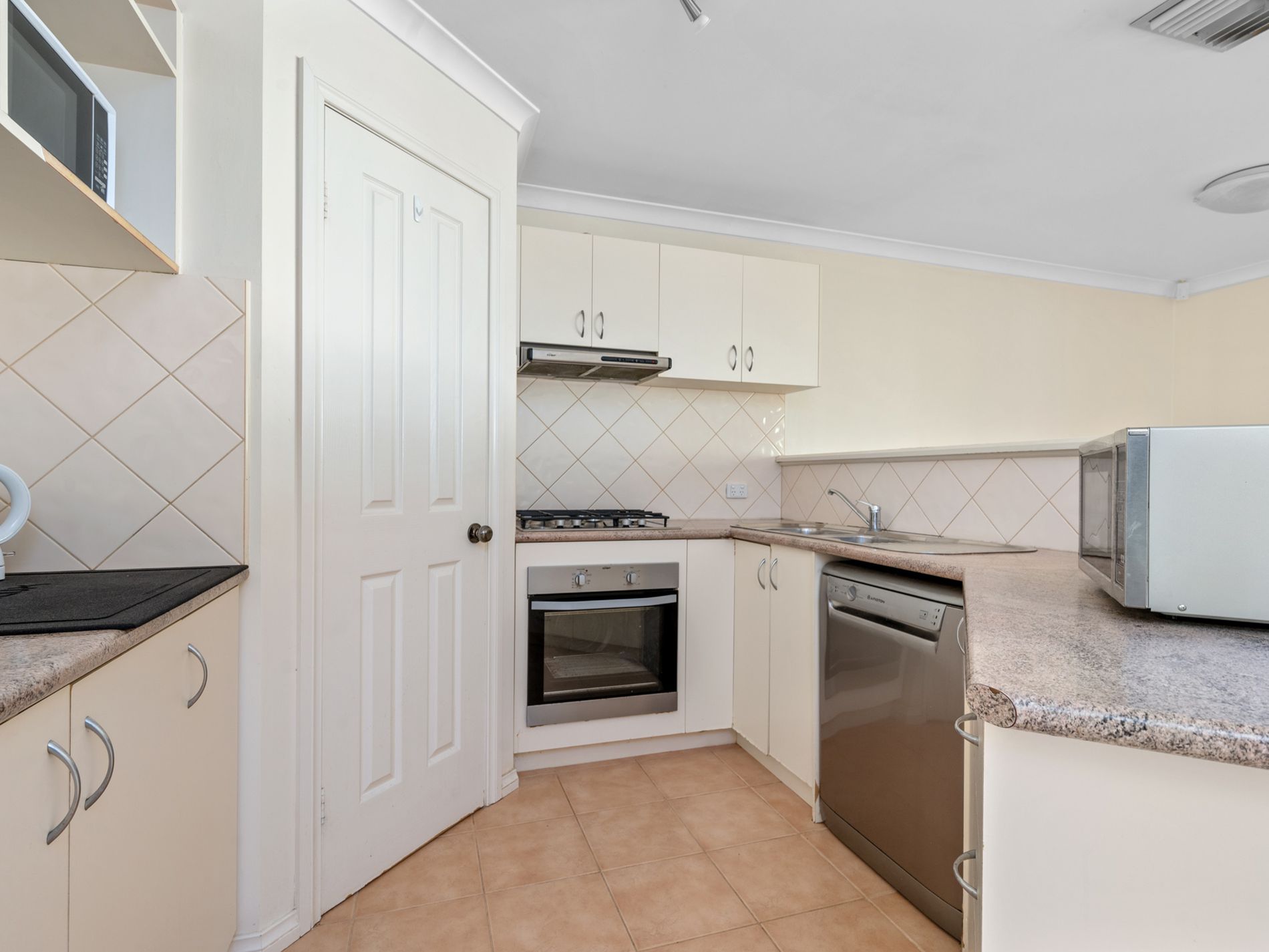 6 / 10 Great Eastern Highway, Somerville