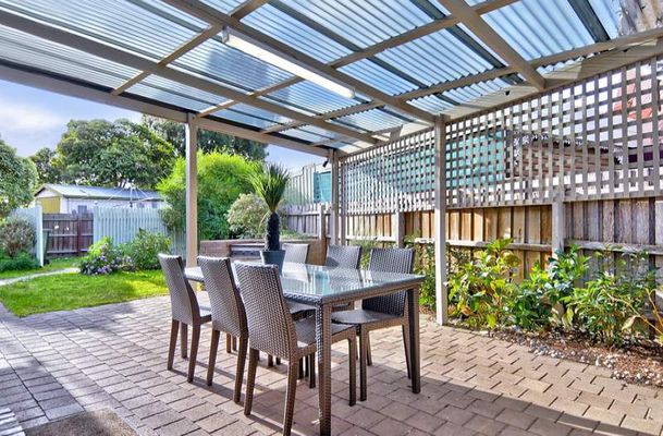 20 Woodstock Drive, Gladstone Park