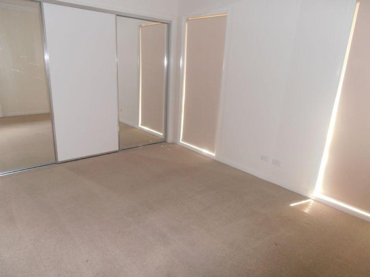 2 / 15 Hughes Crescent, Dandenong North