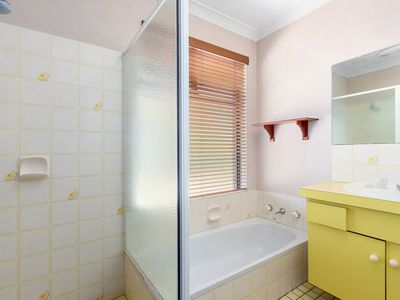 1 Bessant Court, Camillo