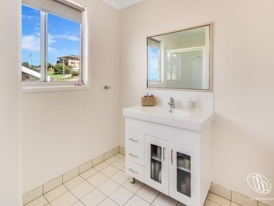 48 Sunset Boulevard, Kianga