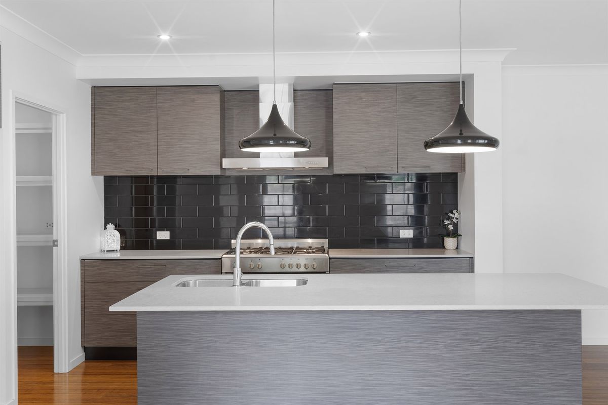 30 Thames Drive, Regents Park
