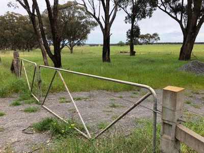 2000 Nine Mile South-Wedderburn Road, Wedderburn