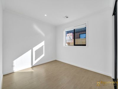 11 Pursuit Street, Mambourin