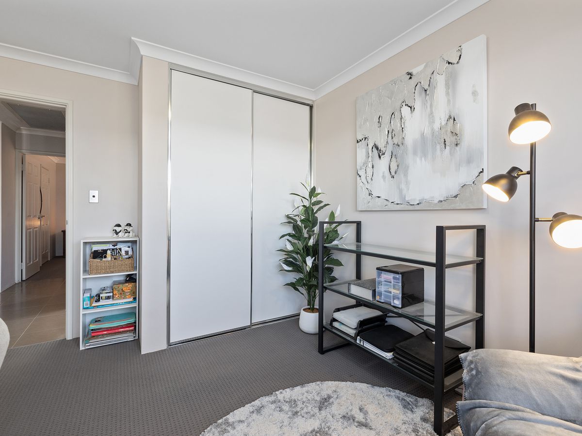 7 / 22 Whittaker Turn, Piara Waters