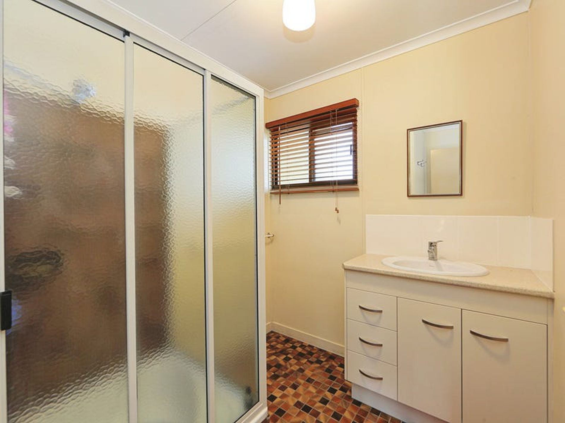 9 Fifth Avenue, Woodgate