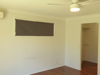 4 Desert Falls Crescent, Parkwood