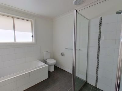 24 Dalbeattie Crescent, Dubbo