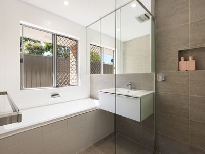 2 / 16 Riversdale Boulevard, Banora Point