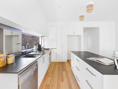 19 Russell Place, Williamstown