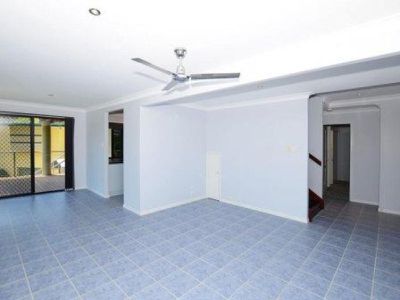 2 / 600 The Esplanade, Urangan