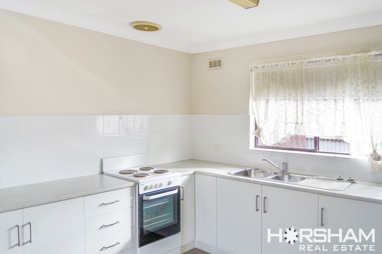 2 / 5 Schwarz Avenue, Horsham