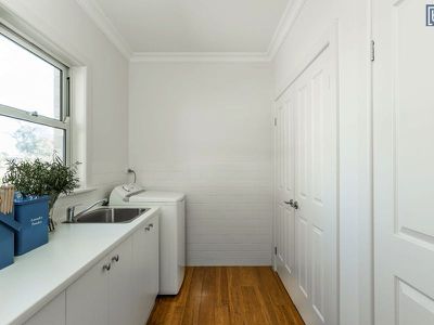 39 Claremont Place, Table Top