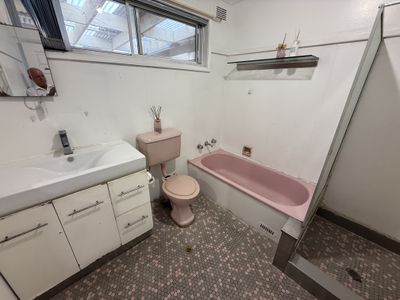 21 Holland Crescent, Casula