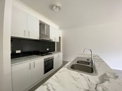 5 / 76 Purchas Street, Werribee