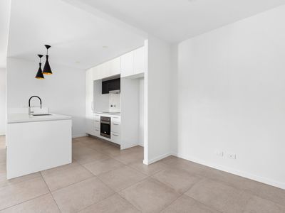 3 / 11 University Road, Mitchelton