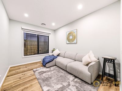 4 Chivers Crescent, Officer
