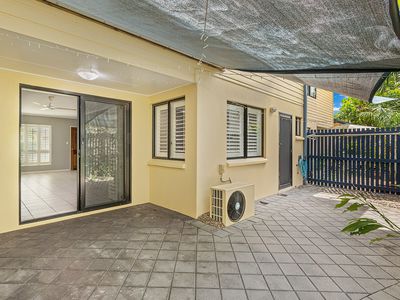3 / 16 Beach Road, Cannonvale