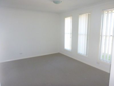 22 Dalbeattie Crescent, Dubbo