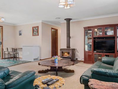 42 Autumn Road, Cradoc
