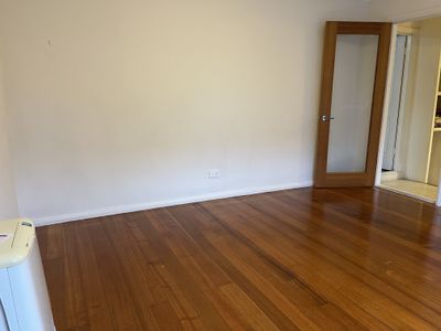 2 / 33 The Avenue, Belmont