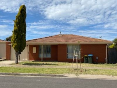2 / 83 Hogans Road, Hoppers Crossing