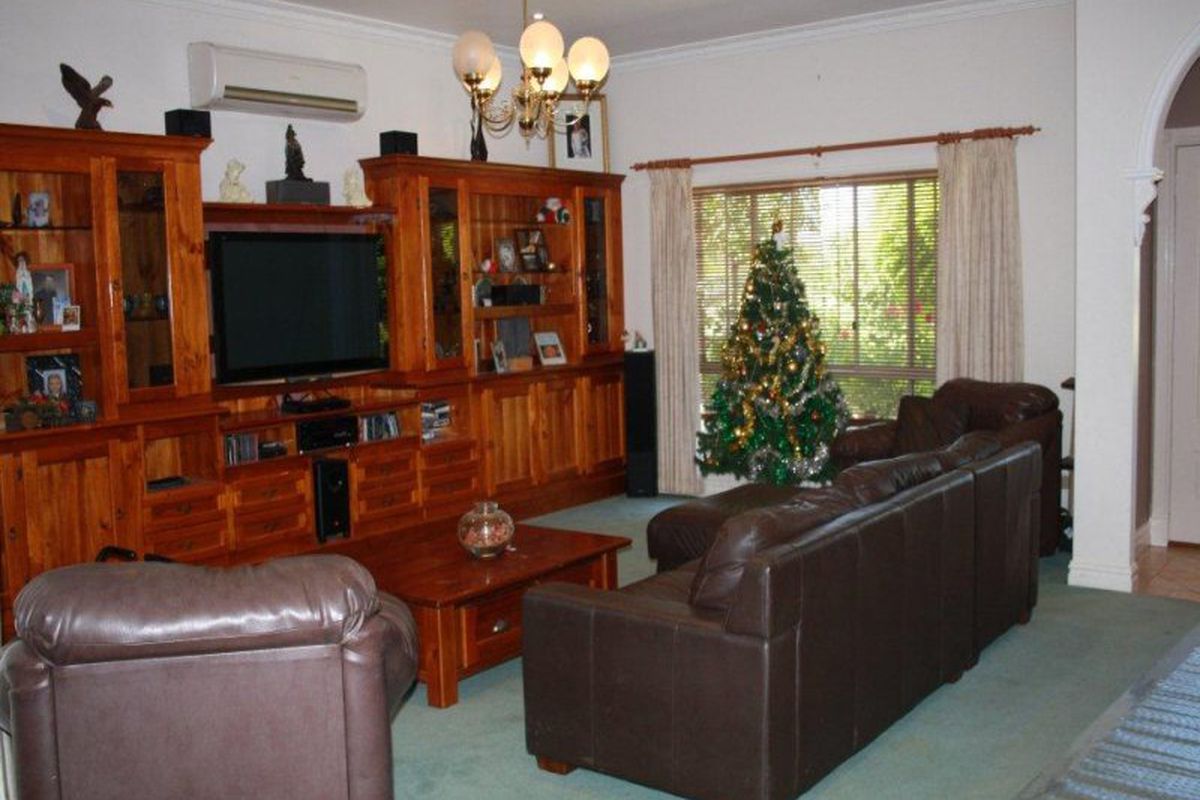 7 Club Court, Mansfield