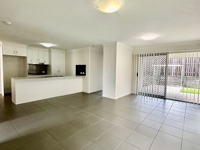 1 / 17 Kains Avenue, Brassall