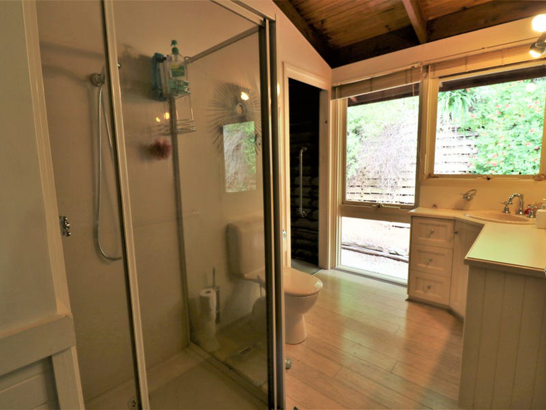 8387 GV Highway, Trawool