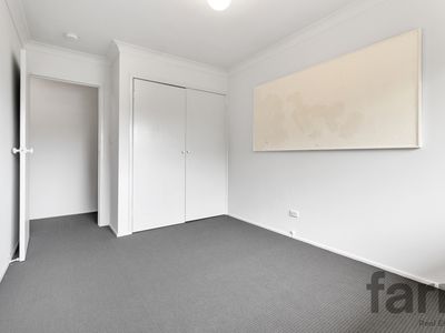 27 Golden Crescent, Southport